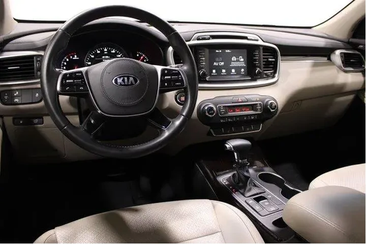 $20982 : Kia Sorento 2019 AWD EX V6 4 image 2