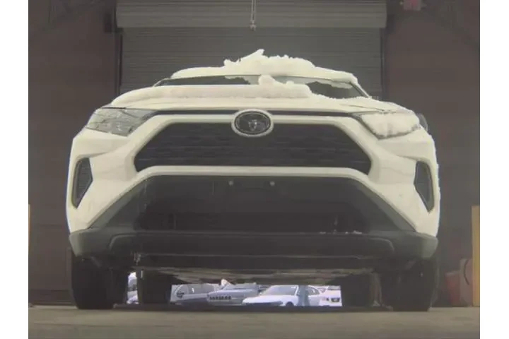 $24693 : Toyota RAV4 2022 AWD LE 4dr image 3