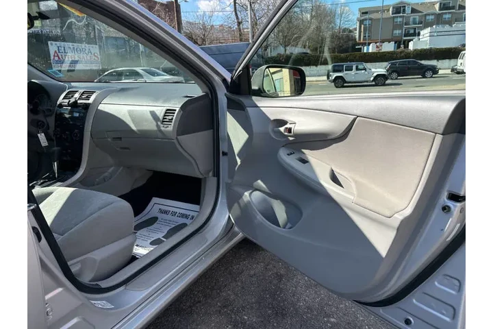 $7499 : 2009 Corolla LE image 8
