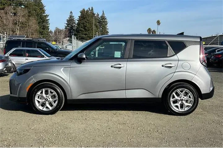 $16490 : Kia Soul 2024 LX 4dr Crossov image 10