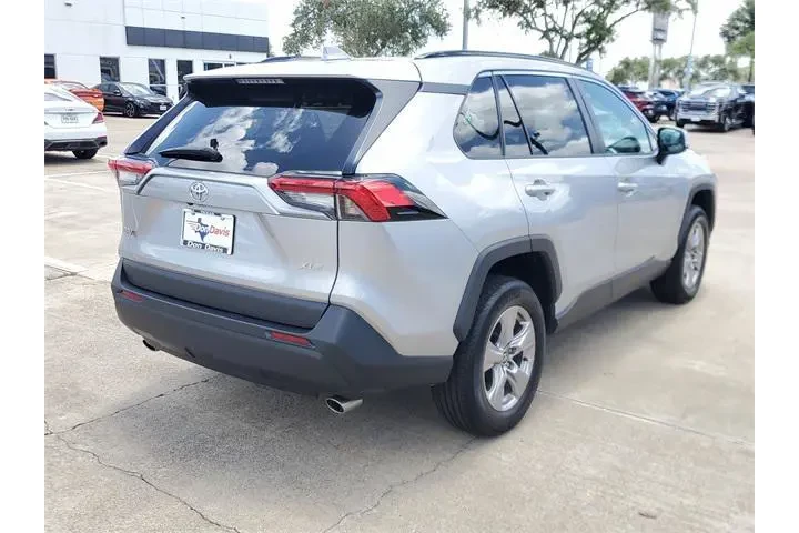 $28344 : Toyota RAV4 2024 XLE 4dr SUV image 4