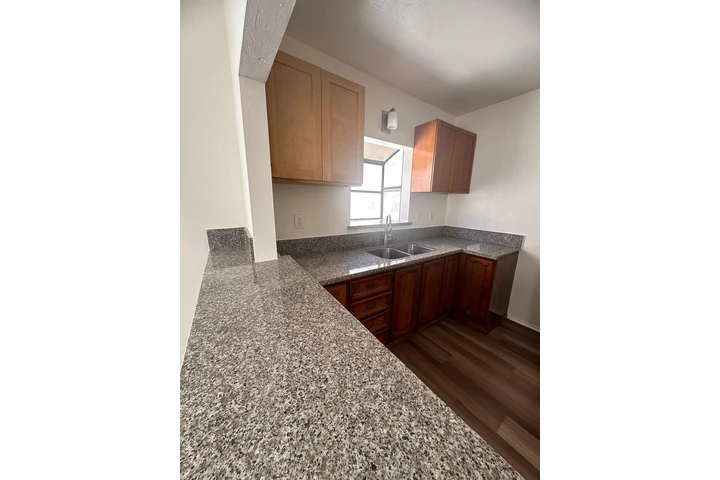$1550 : Studio 1151 E Appleton St. image 4