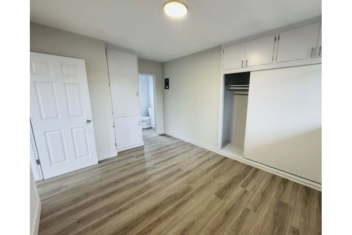 $1900 : 2 Bed Apartment in Los Angeles image 8