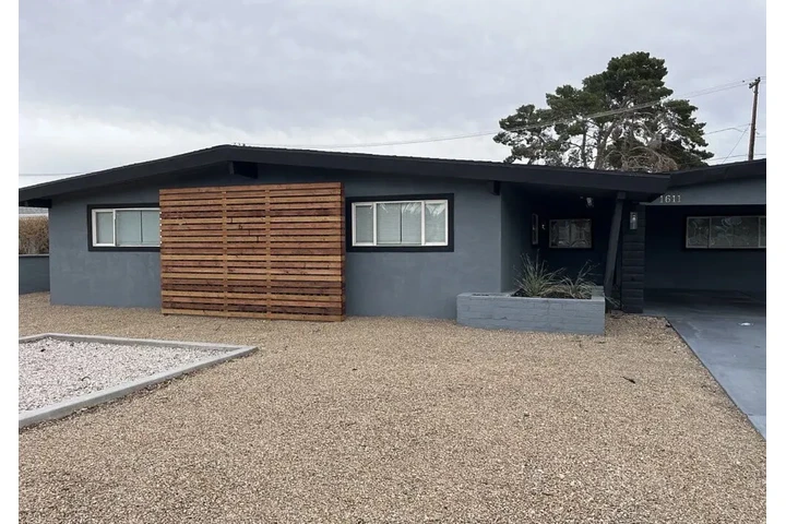 $950 : Lovely modern Spacious home image 1