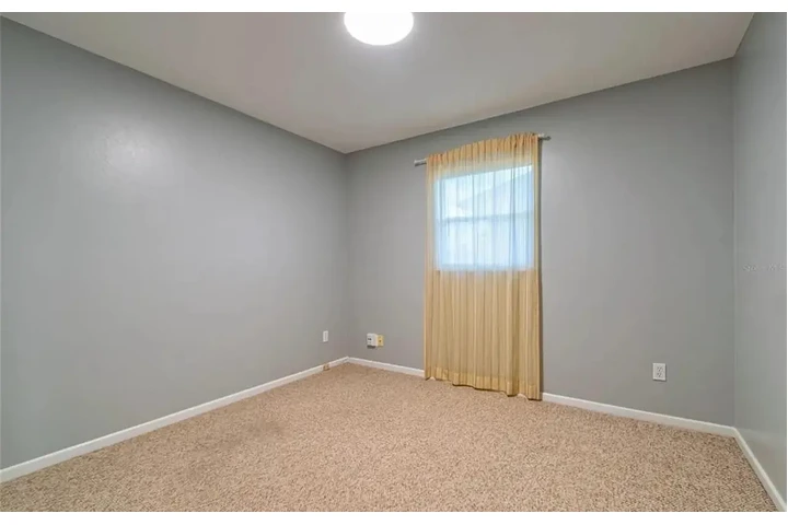 $2000 : Modern 3 bedroom and 2 bath image 6