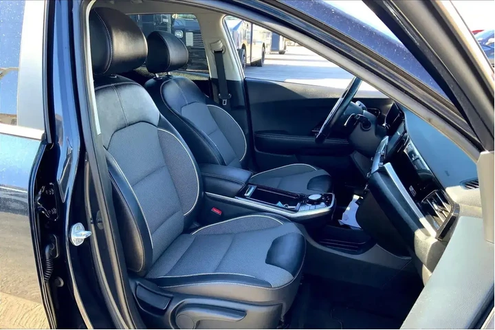 $14490 : Kia Niro EV 2020 EX 4dr Cros image 8