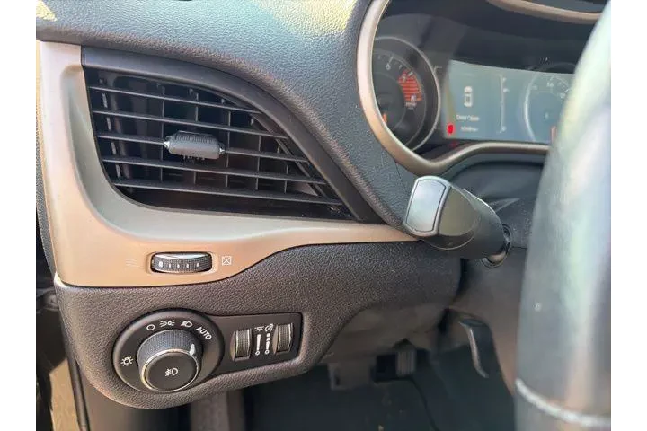 $13992 : Jeep Cherokee 2016 Latitude image 6