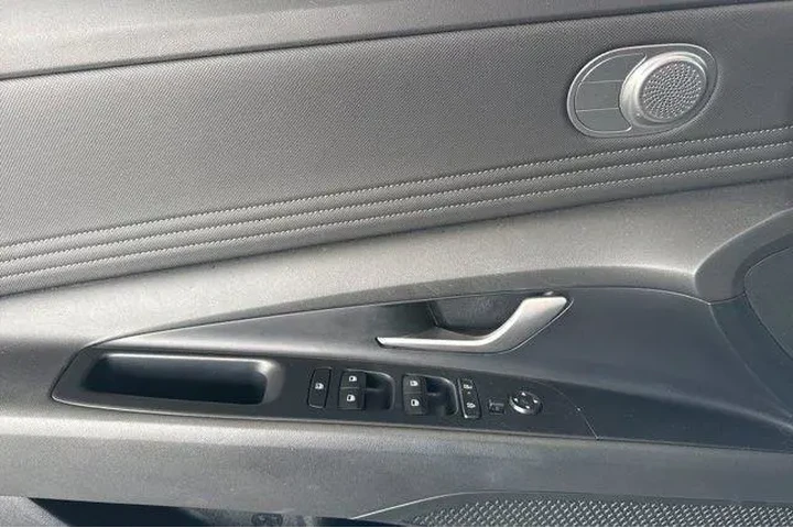$24983 : Hyundai ELANTRA Hybrid 2025 image 5