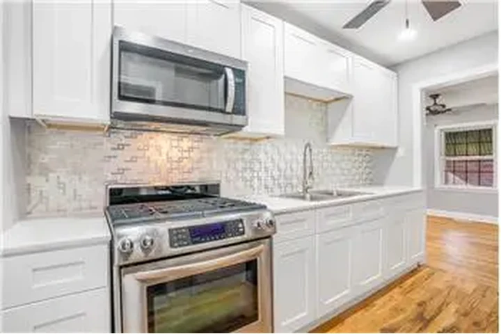 $1350 : Rental property with 2 bedro image 7