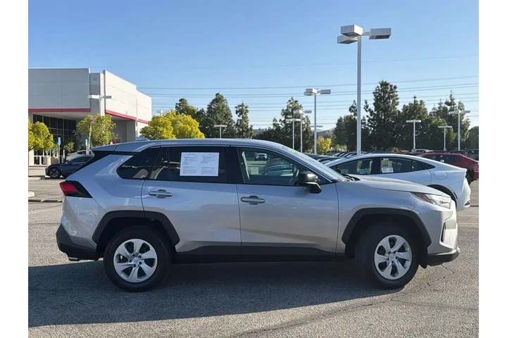 $31270 : Toyota RAV4 2025 LE 4dr SUV image 3