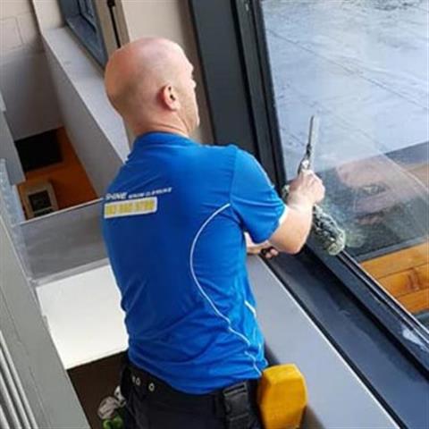 Window Cleaner image 1