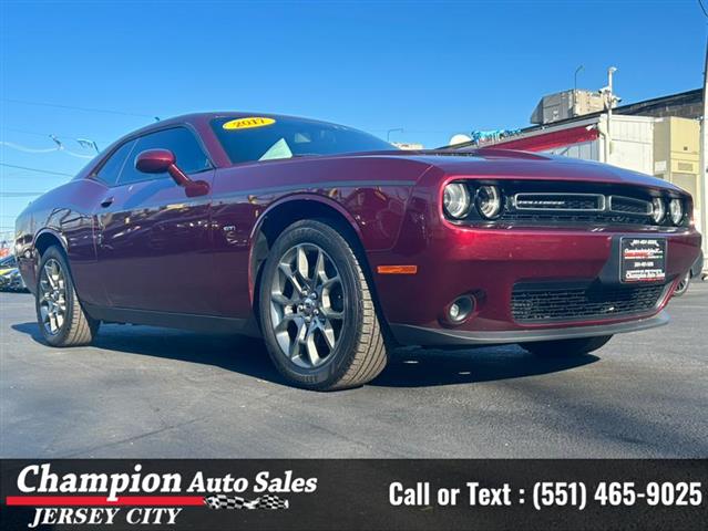 Used 2017 Challenger GT Coupe image 3