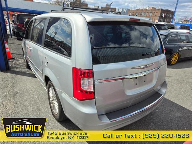 $6995 : Used 2012 Town & Country 4dr image 3
