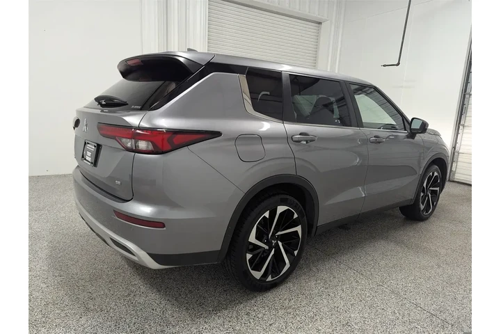 $26997 : Mitsubishi Outlander 2023 AW image 3