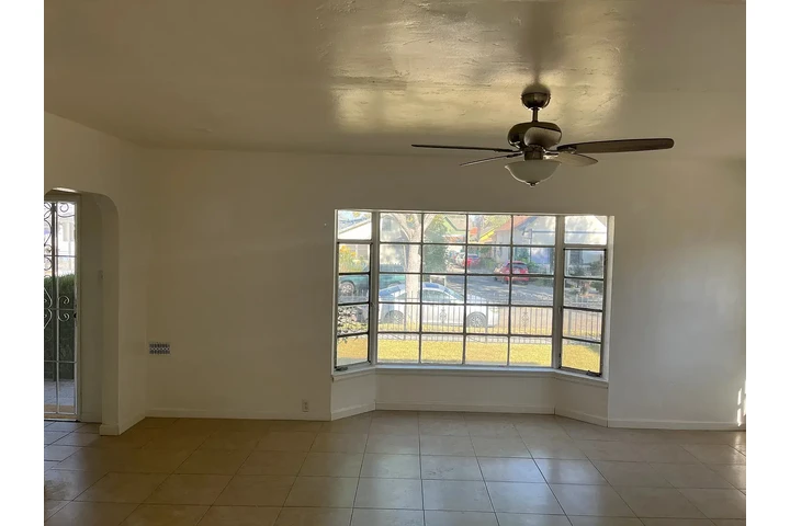 $980 : generous  2 bedrooms home image 3