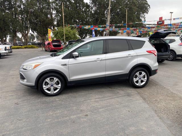 $9999 : 2015 Escape SE image 1