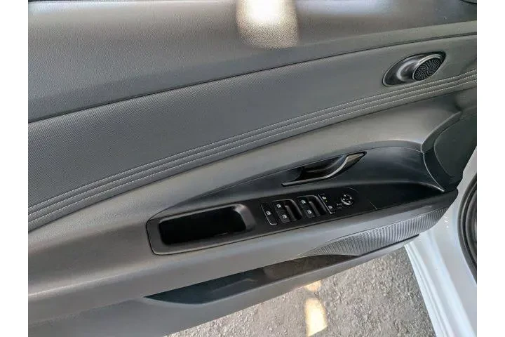 $22994 : Hyundai ELANTRA Hybrid 2025 image 8