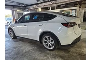 $28990 : Tesla Model Y 2023 AWD 4dr C thumbnail