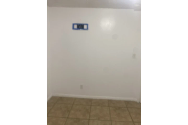 $1000 : Se renta un cuarto image 6