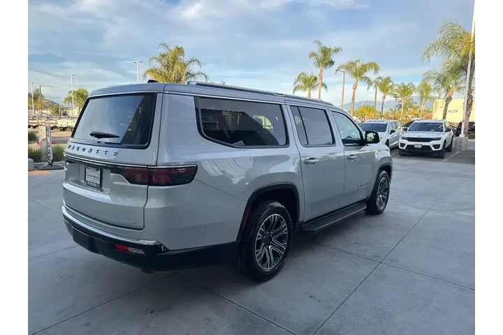 $39104 : Jeep Wagoneer L 2024 4x4 Ser image 8