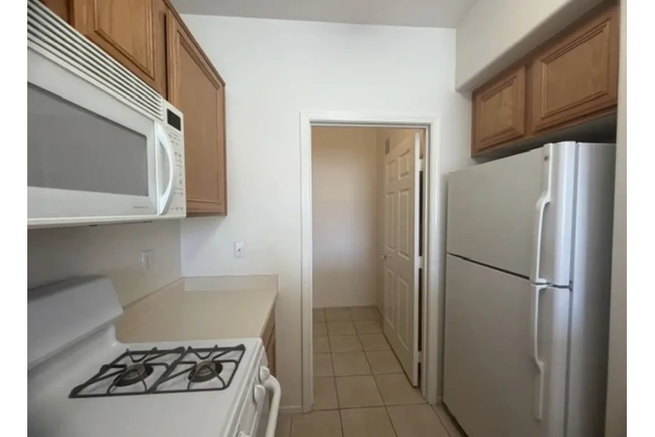 $800 : 1Bed 1 Bath Apt in Las Vegas image 5