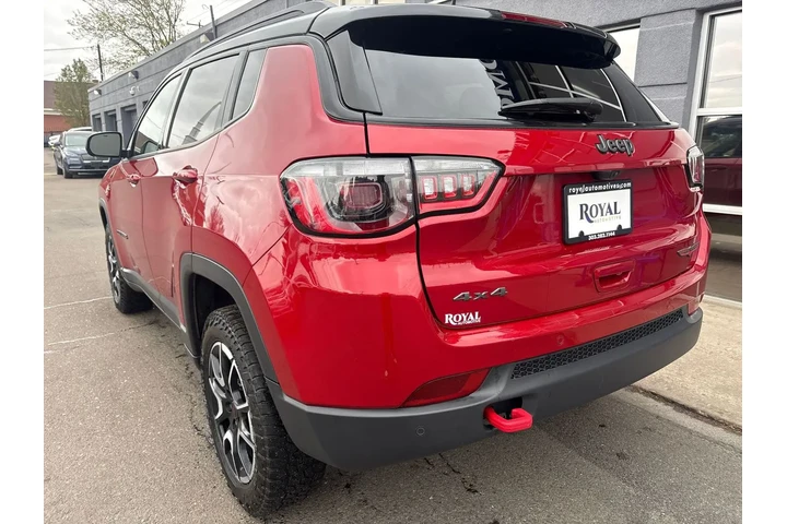 $24995 : 2025 Compass Trailhawk 4x4 image 4