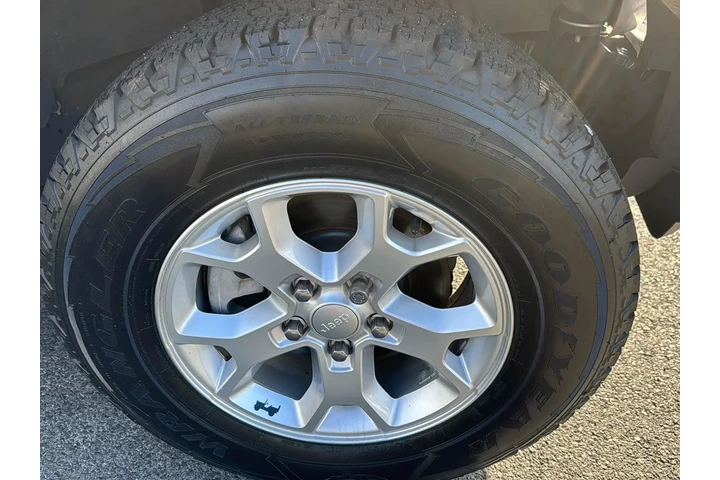 $27990 : Jeep Wrangler Unlimited 2021 image 10