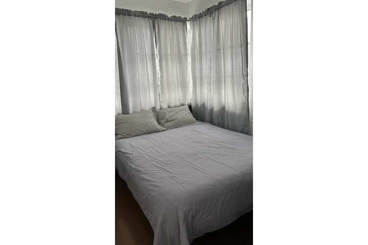 $950 : Alquilo dormitorio a dama image 1