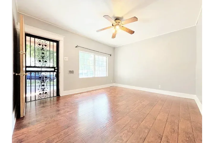 $1700 : Boyle Heights 3 & 2 🏠 image 2