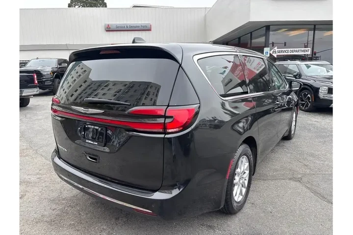 $21988 : Chrysler Pacifica 2023 Touri image 7