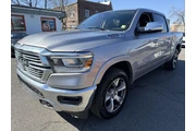 $30990 : Ram 1500 2021 4x4 Laramie 4d thumbnail