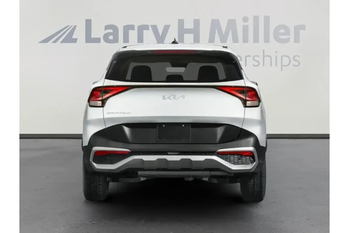 Kia Sportage 2024 LX 4dr SUV image 8