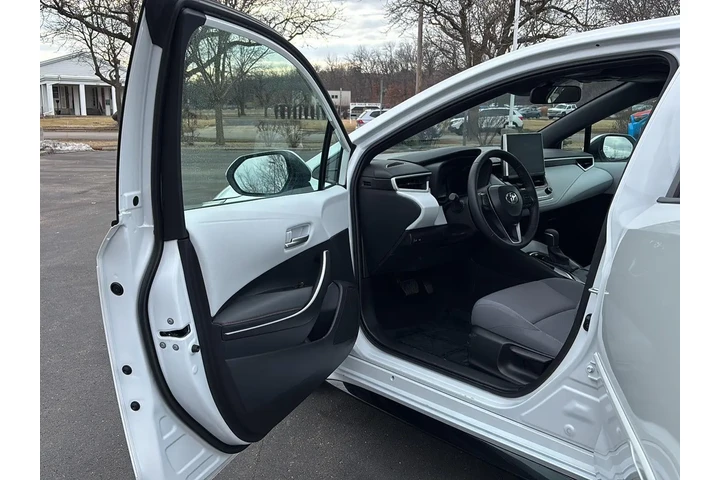 $25000 : Gold Certified2025 Corolla SE image 2