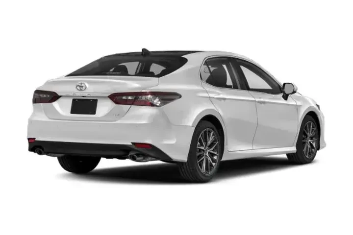 Toyota Camry 2024 XLE 4dr Se image 2