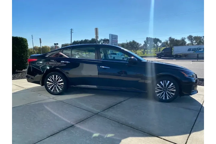 $19588 : Nissan Altima 2023 2.5 SV 4d image 10