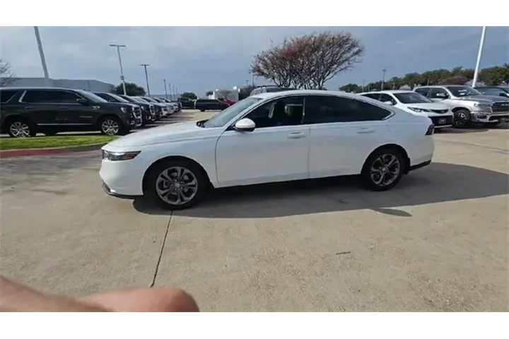 $25987 : Honda Accord 2024 EX 4dr Sed image 4