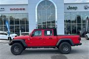 $28938 : PRE-OWNED 2020 JEEP GLADIATOR thumbnail