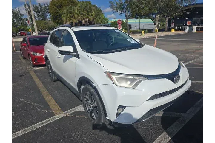 $14178 : Toyota RAV4 2017 XLE 4dr SUV image 3
