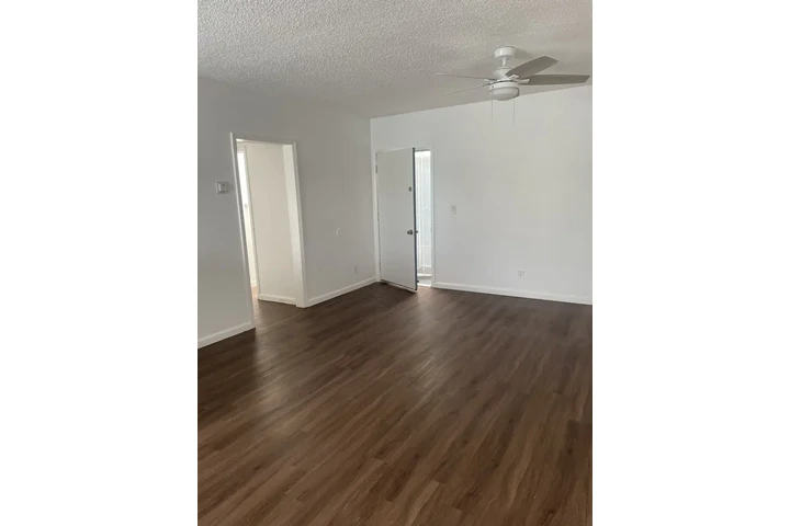 $2595 : LINCOLN PARK LOS ANGELES image 4