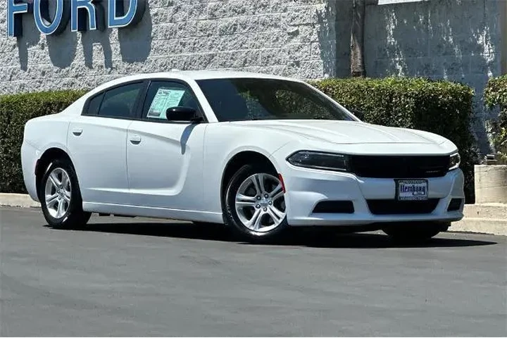 $19955 : Dodge Charger 2023 SXT 4dr S image 2