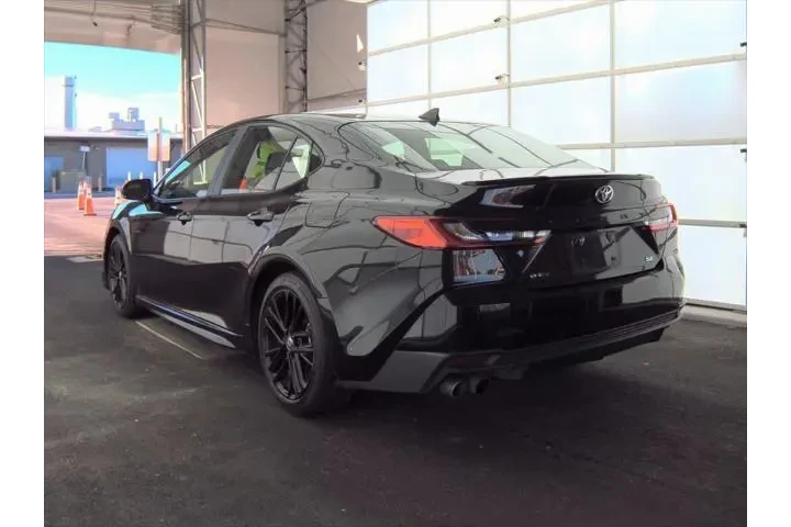 $25781 : Toyota Camry 2025 SE 4dr Sed image 6