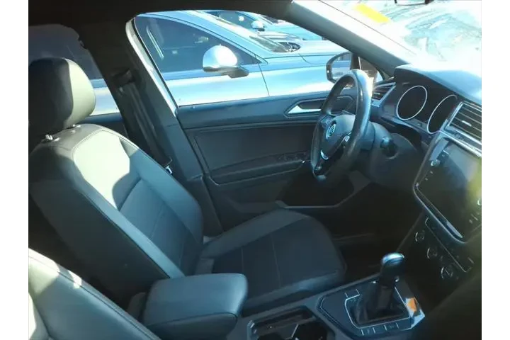 $14995 : Volkswagen Tiguan 2020 SE 4d image 9