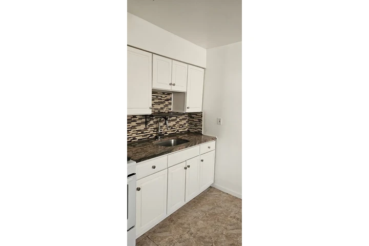 $2200 : Fresh Meadows Walking Apt 1 Bd image 10