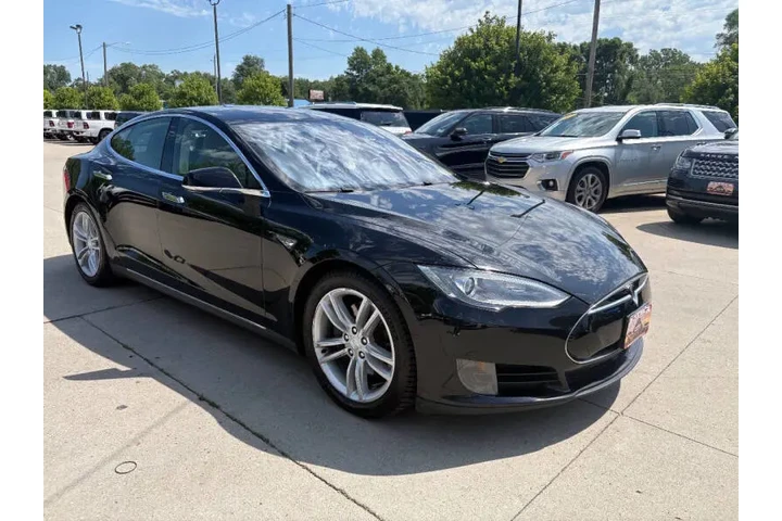 $17950 : 2015 Model S 85D image 4