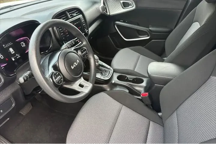 $16990 : Kia Soul 2024 LX 4dr Crossov image 10