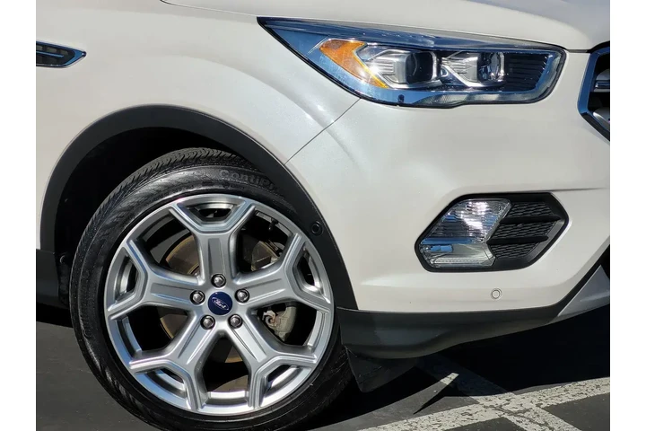 $16999 : Ford Escape 2019 Titanium 4d image 5