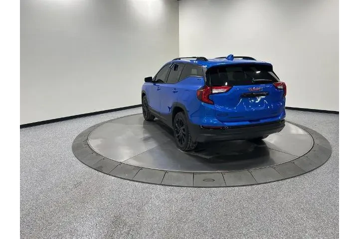 $27446 : GMC Terrain 2024 AWD SLT 4dr image 7