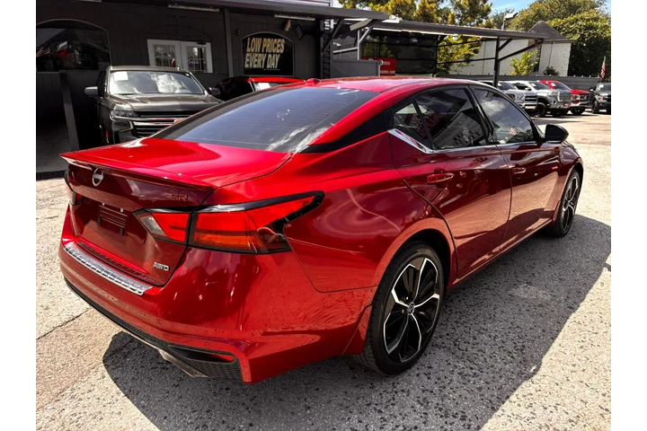 2023 Altima 2.5 SR AWD image 5