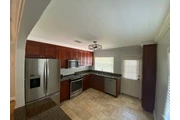 $900 : Spacious 2X2 with fresh ! thumbnail