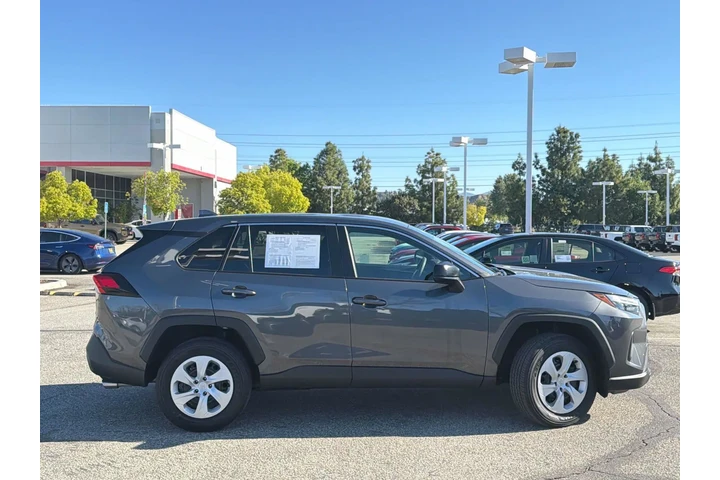$31385 : Toyota RAV4 2025 LE 4dr SUV image 3